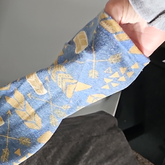 LuLaRoe Randy Gray Body with Blue and Gold Arrow 3/4 Length Sleeves Baseball Tee - Picture 7 of 14